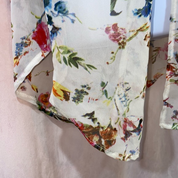 Flower coverup - Picture 5 of 7